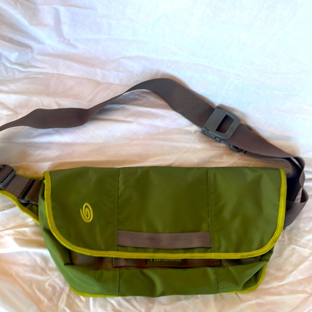 Green Timbuk2 small messenger bag.